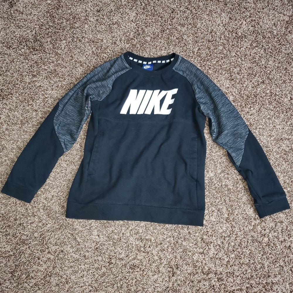 Nike | Black | Pullover Sweatshirt